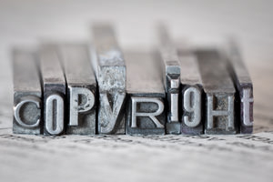 Strasburgo, lʼEuroparlamento vota sì alla direttiva sul copyright